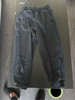 Lululemon Relaxed High-Rise Joggers Cropped
